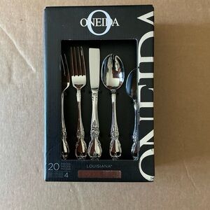 Oneida Louisiana Polished Silver Ornate 20-Piece Flatware Set